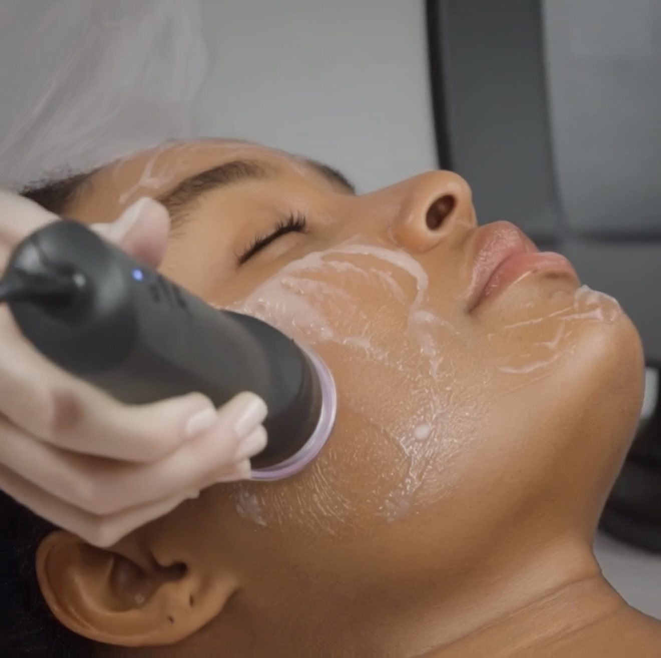 Glo2Facial